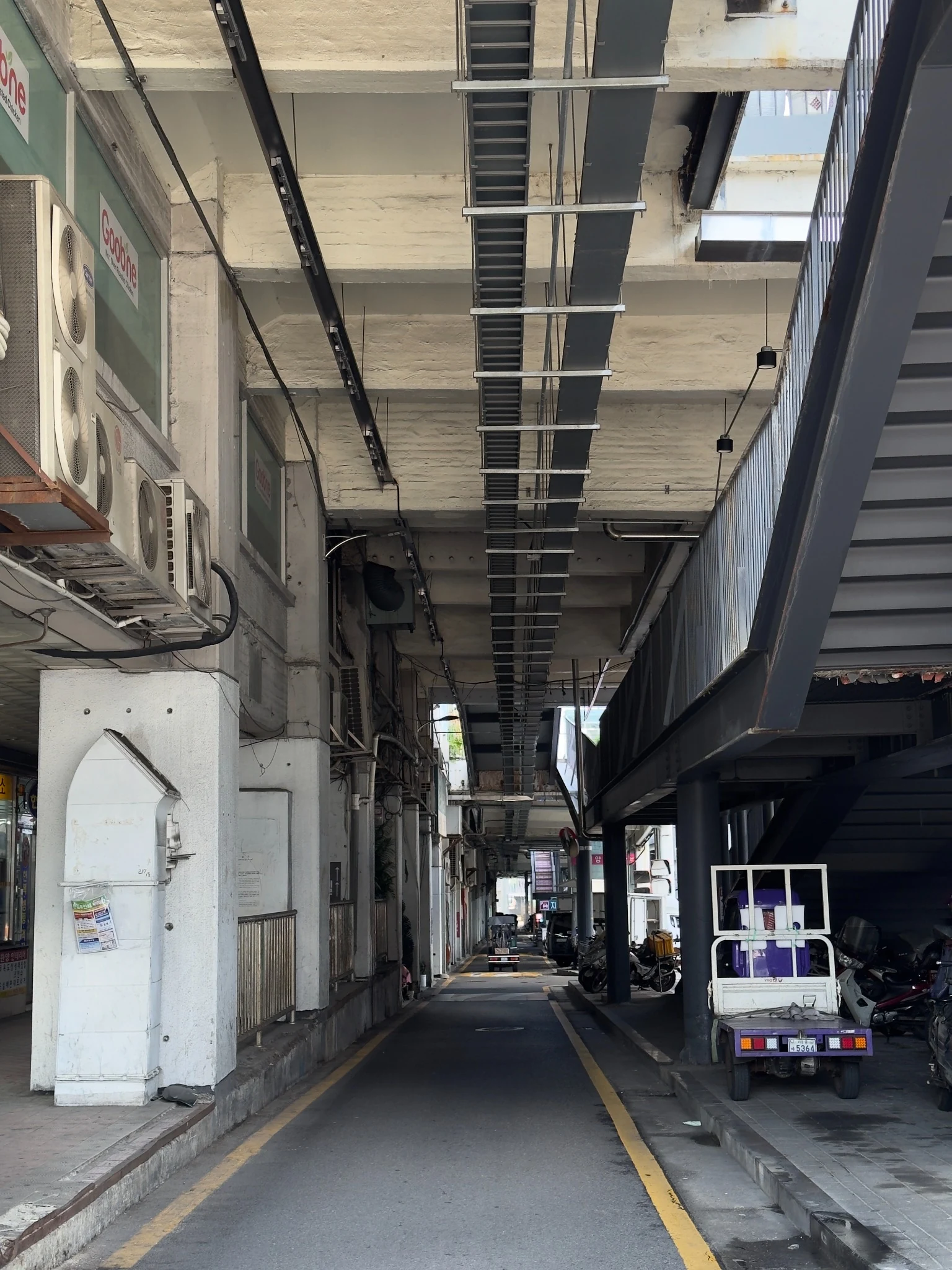 Industrial alley in Seongsu